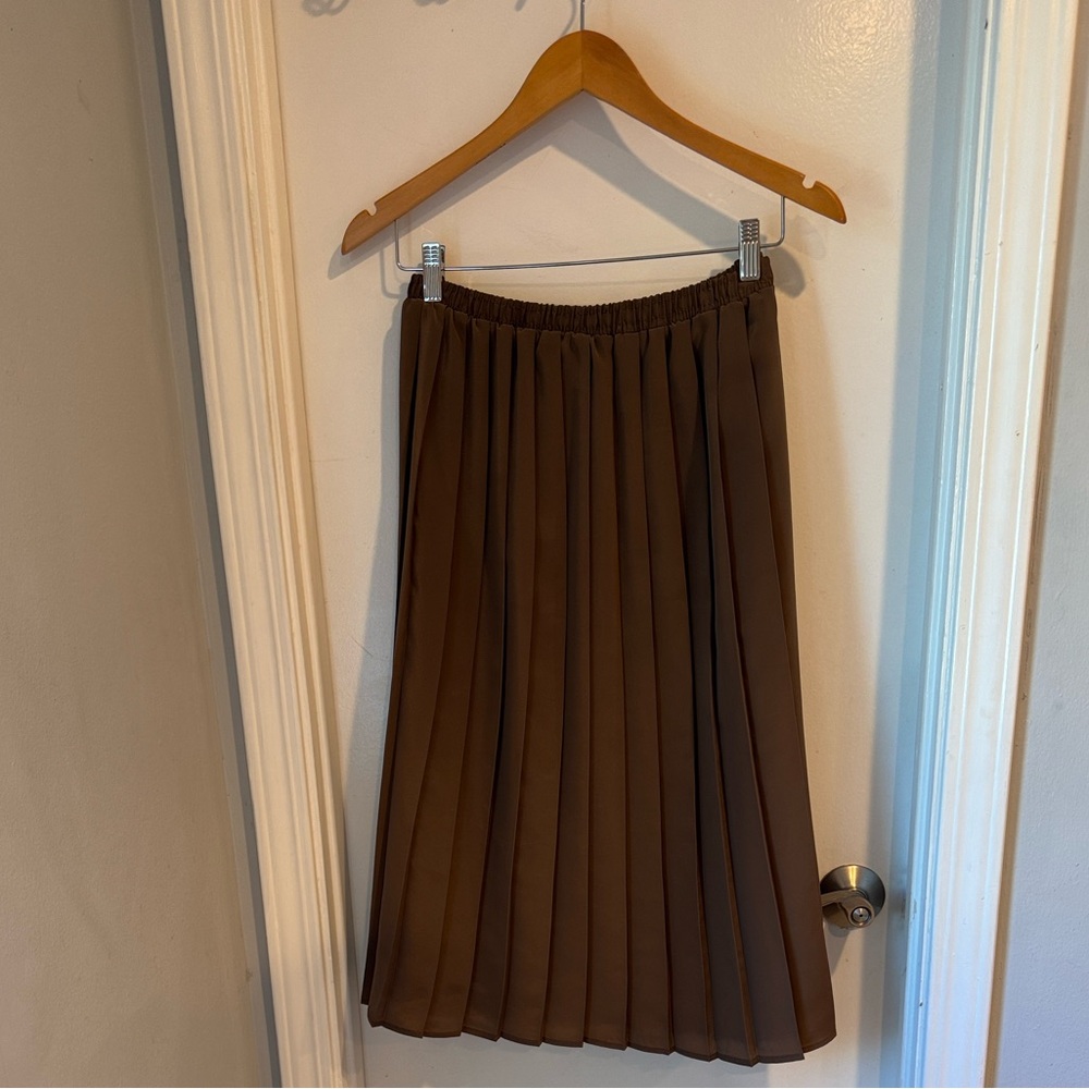 Elegant vintage Brown Pleated Skirt size 14 very stretchy and true to size - Picture 6 of 7